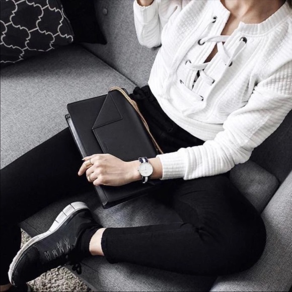 LAST1 💕Tiffany Basic Essential Long Sleeve💕 - Picture 3 of 5